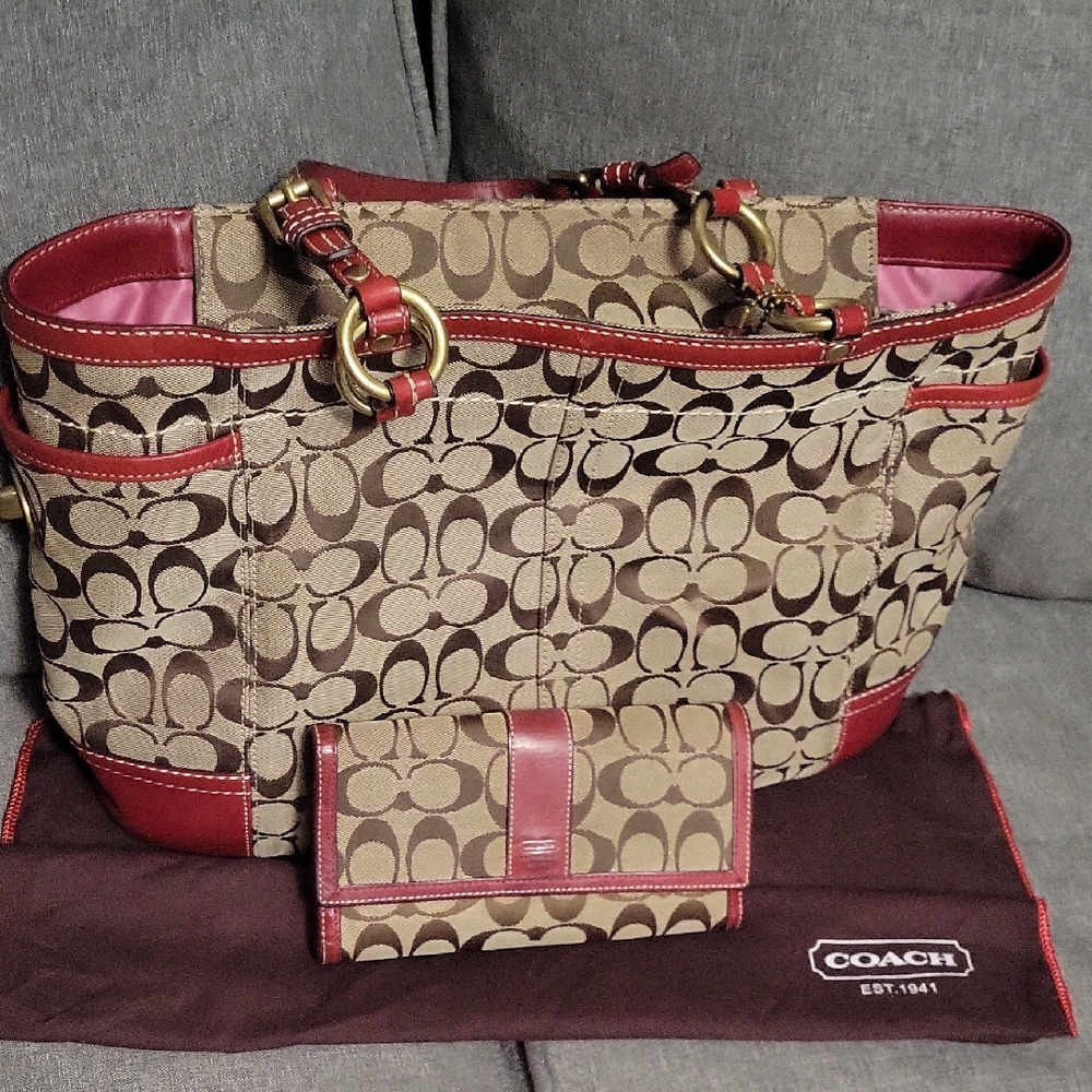 Coach Signature Gallery Tote with Matching Wallet